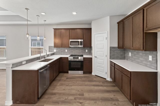 804 W HUNTINGTON ST, Beeville, TX 78102