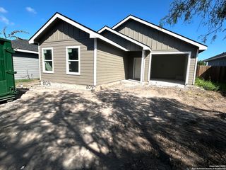 804 W HUNTINGTON ST, Beeville, TX 78102