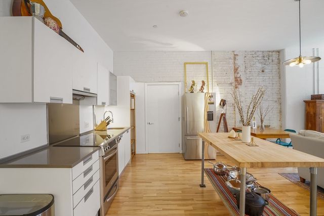 346-354 Congress St 106, Boston, MA 02210