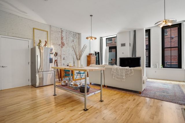 346-354 Congress St 106, Boston, MA 02210