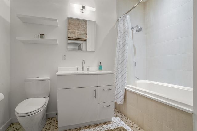 346-354 Congress St 106, Boston, MA 02210