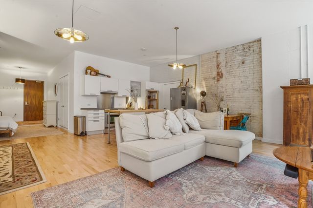346-354 Congress St 106, Boston, MA 02210
