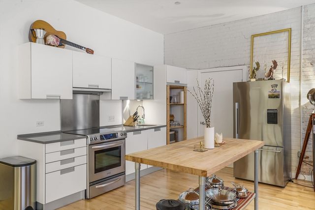 346-354 Congress St 106, Boston, MA 02210