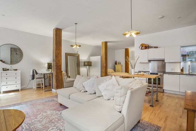 346-354 Congress St 106, Boston, MA 02210