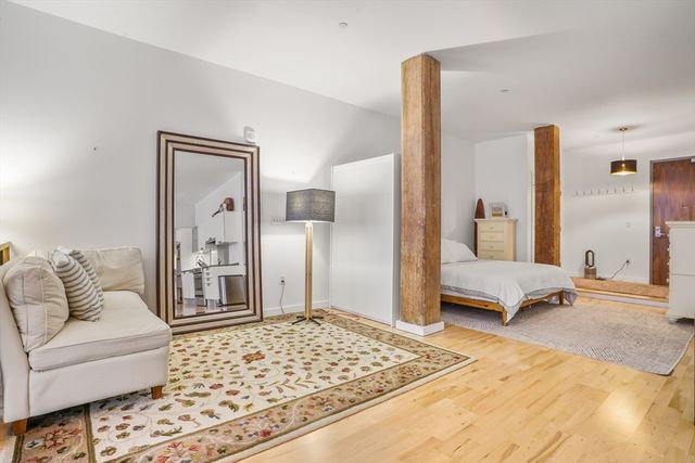 346-354 Congress St 106, Boston, MA 02210