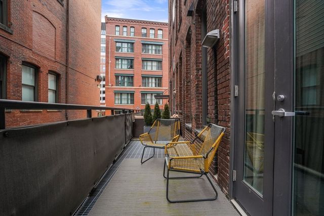 346-354 Congress St 106, Boston, MA 02210