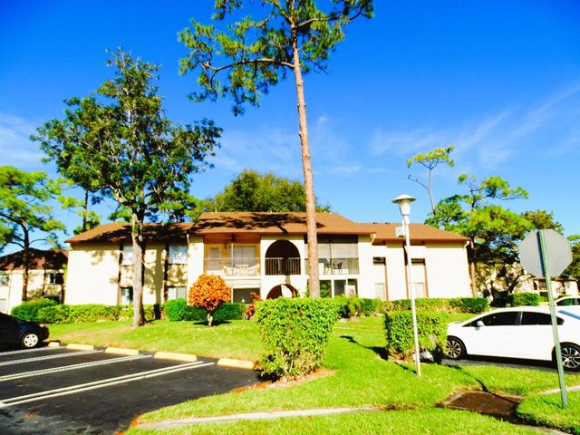 409 Pine Glen Lane A-2, Greenacres, FL 33463