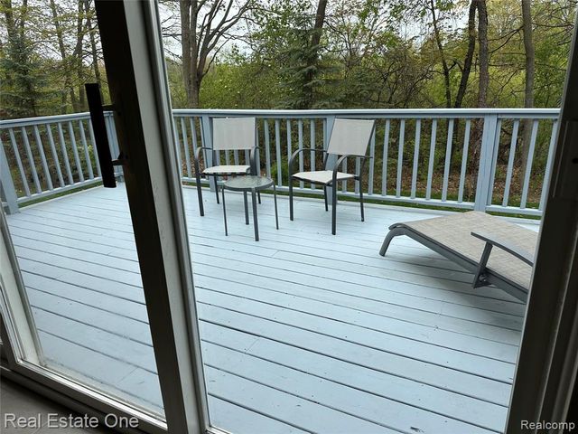 1429 Sherwood Forest Court, Waterford, MI 48327