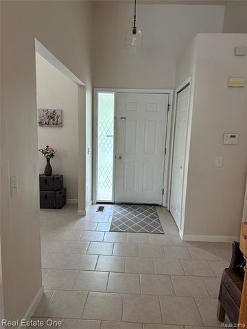 1429 Sherwood Forest Court, Waterford, MI 48327
