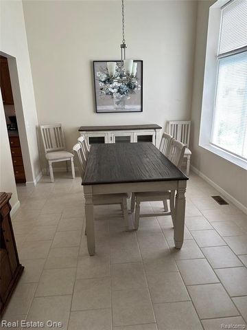 1429 Sherwood Forest Court, Waterford, MI 48327