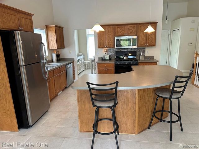 1429 Sherwood Forest Court, Waterford, MI 48327