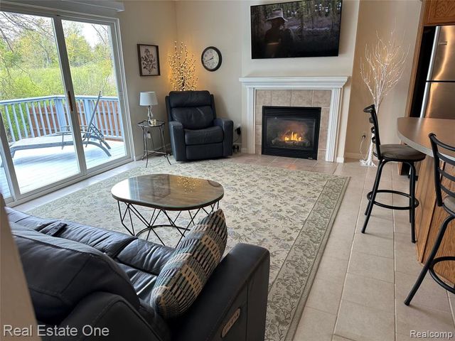 1429 Sherwood Forest Court, Waterford, MI 48327