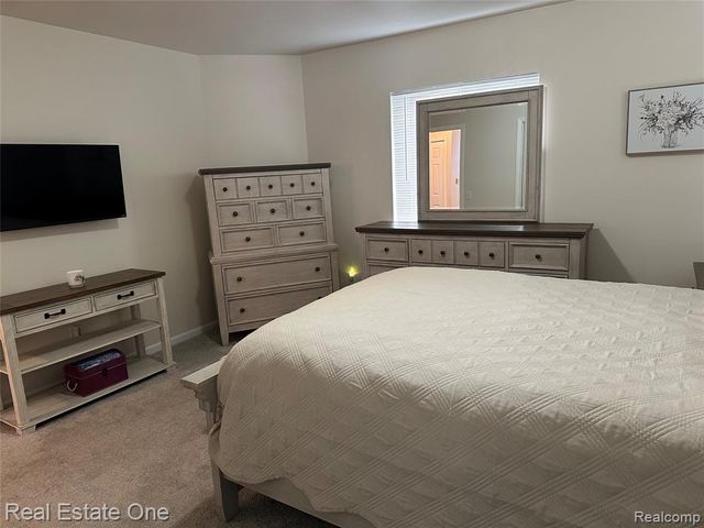 1429 Sherwood Forest Court, Waterford, MI 48327