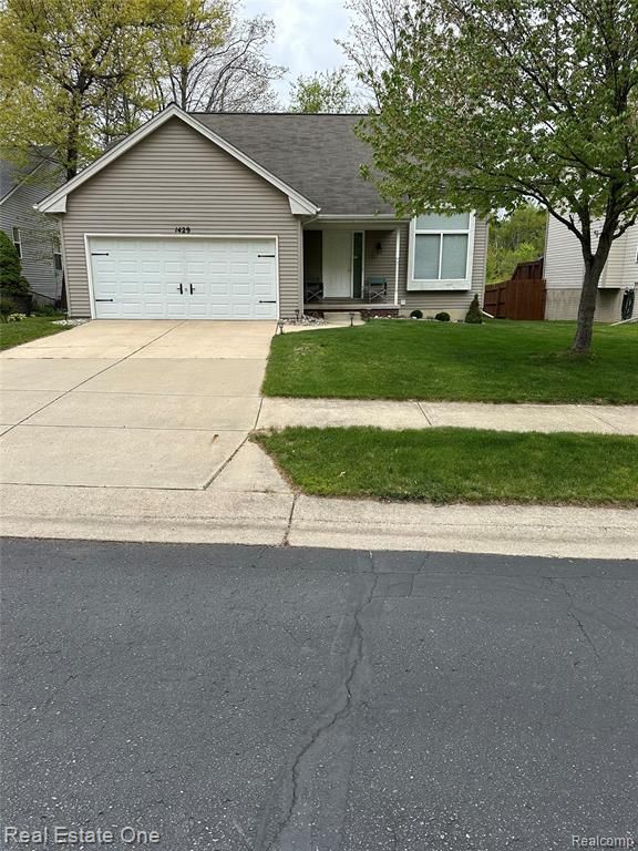 1429 Sherwood Forest Court, Waterford, MI 48327