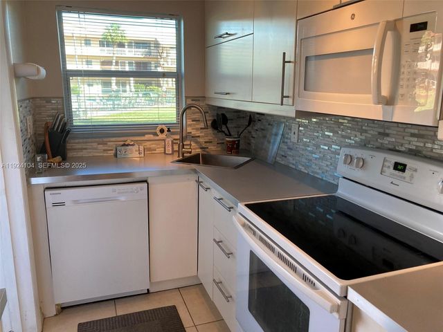 5300 Washington Street N117, Hollywood, FL 33021