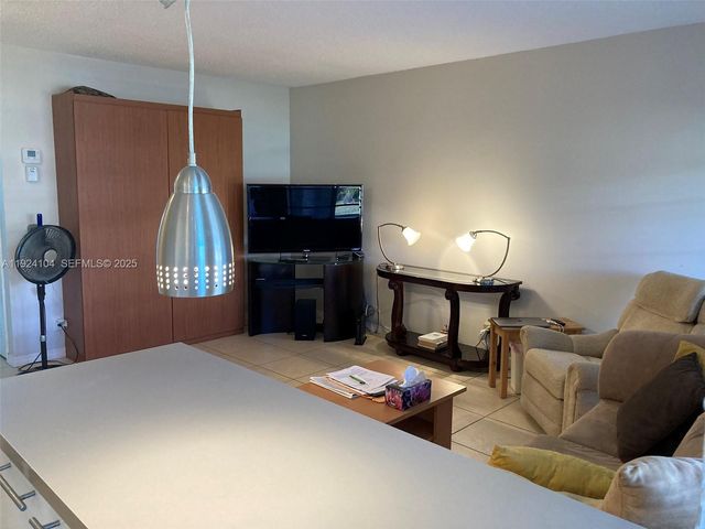 5300 Washington Street N117, Hollywood, FL 33021