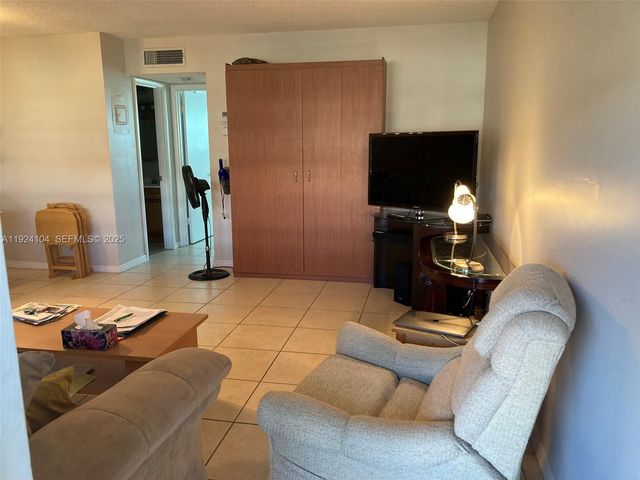 5300 Washington Street N117, Hollywood, FL 33021