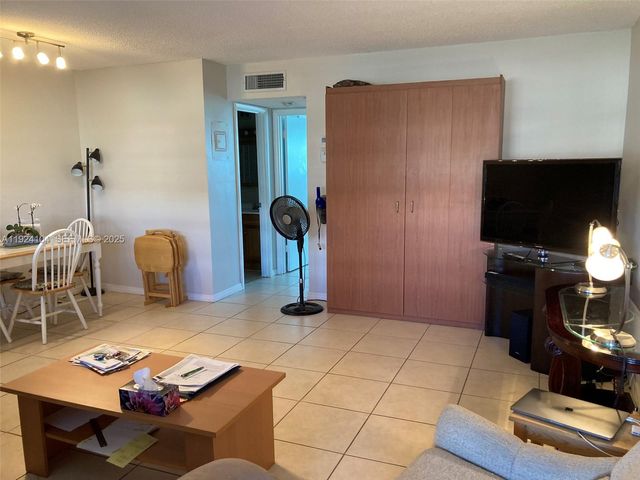 5300 Washington Street N117, Hollywood, FL 33021