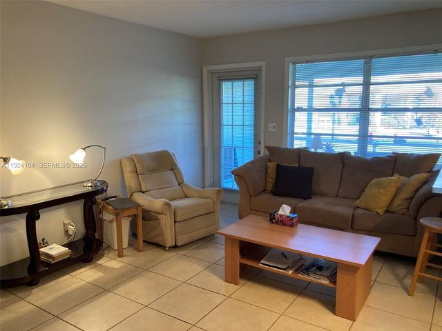 5300 Washington Street N117, Hollywood, FL 33021