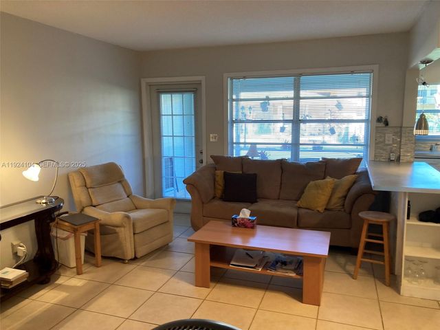 5300 Washington Street N117, Hollywood, FL 33021