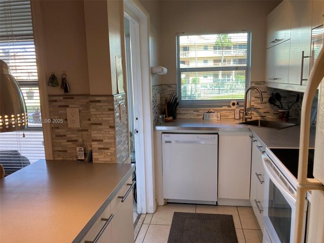 5300 Washington Street N117, Hollywood, FL 33021