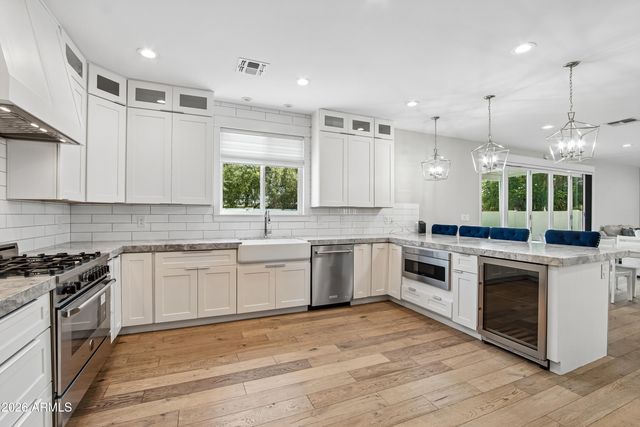 3913 E DEVONSHIRE Avenue, Phoenix, AZ 85018