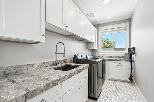 3913 E DEVONSHIRE Avenue, Phoenix, AZ 85018