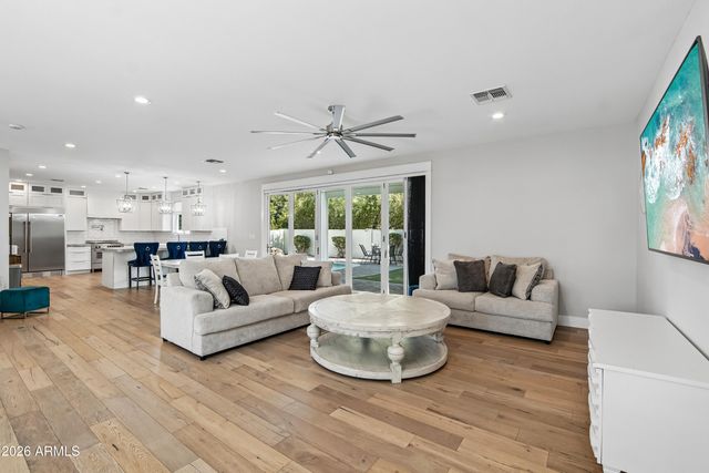 3913 E DEVONSHIRE Avenue, Phoenix, AZ 85018