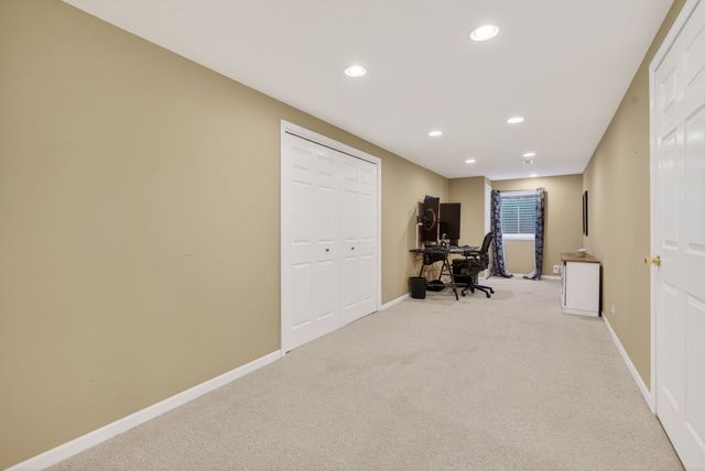 1155 S Wabena Avenue, Minooka, IL 60447