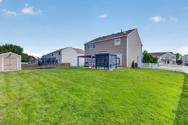 1155 S Wabena Avenue, Minooka, IL 60447