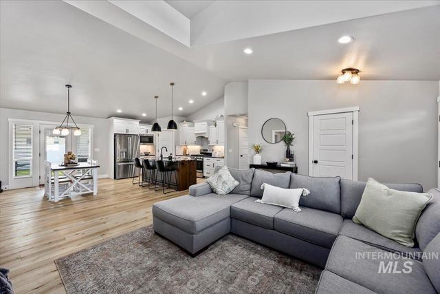 1043 Vista Ave, Kimberly, ID 83341