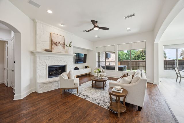 2242 Magic Mantle Drive, Lewisville, TX 75056