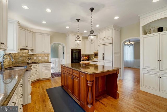 1302 WICKLOW DR, York, PA 17404