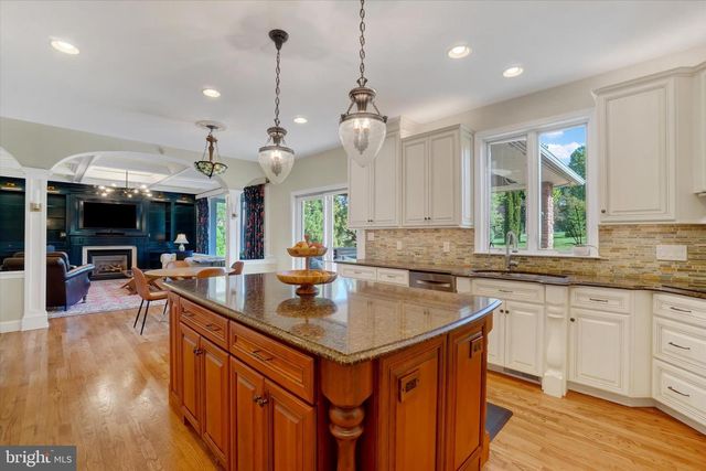 1302 WICKLOW DR, York, PA 17404