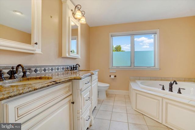 1302 WICKLOW DR, York, PA 17404