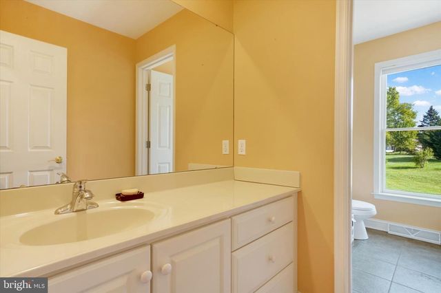1302 WICKLOW DR, York, PA 17404