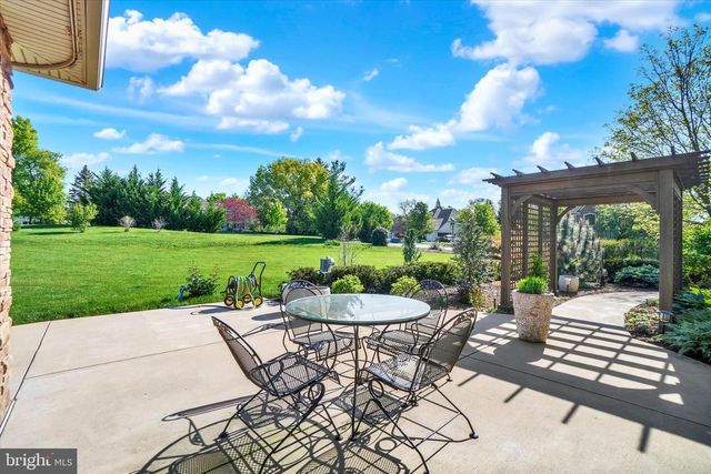 1302 WICKLOW DR, York, PA 17404
