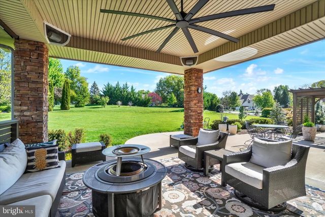 1302 WICKLOW DR, York, PA 17404