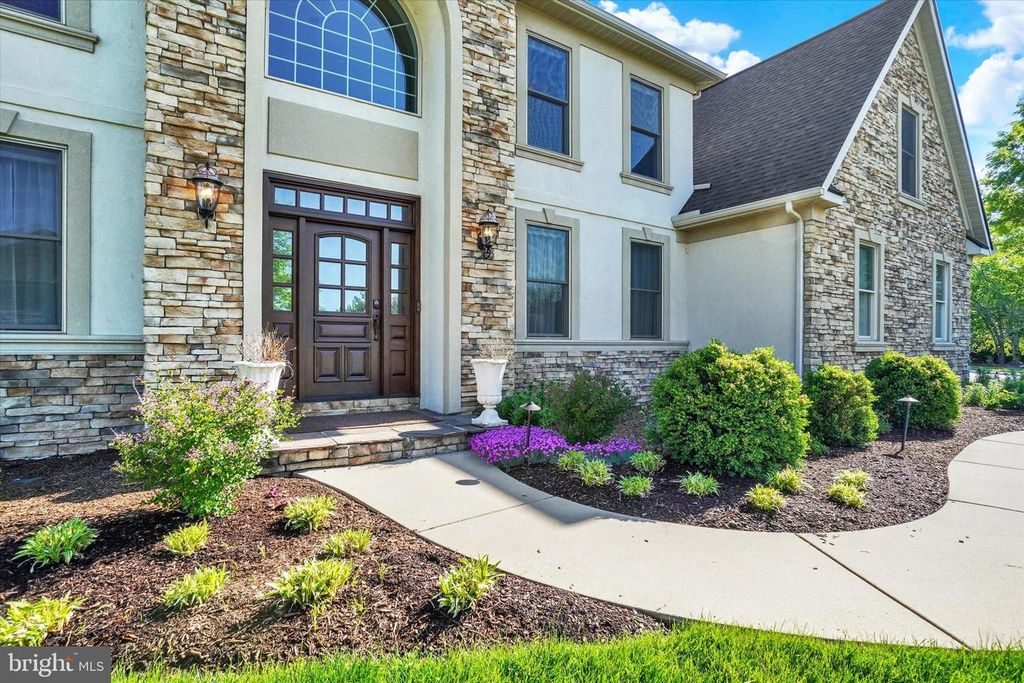 1302 WICKLOW DR, York, PA 17404