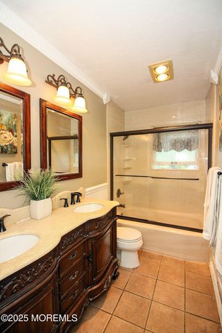 43 Darien Road, Howell, NJ 07731