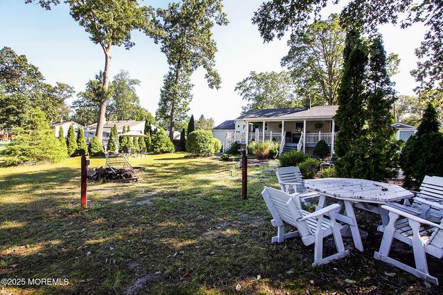 43 Darien Road, Howell, NJ 07731