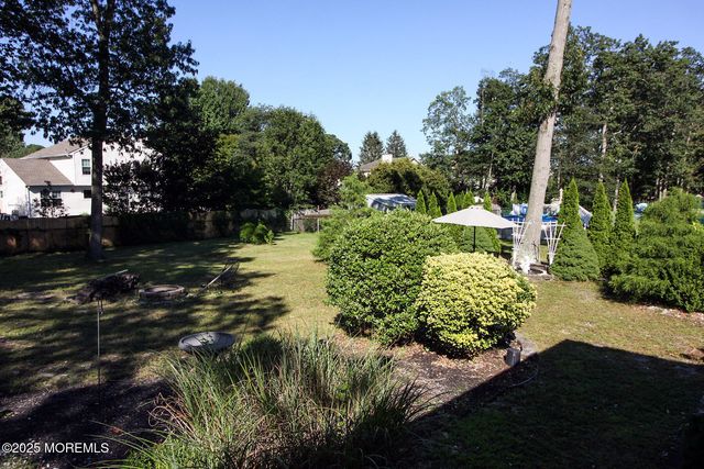 43 Darien Road, Howell, NJ 07731