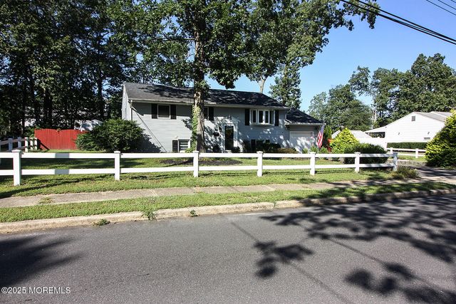 43 Darien Road, Howell, NJ 07731