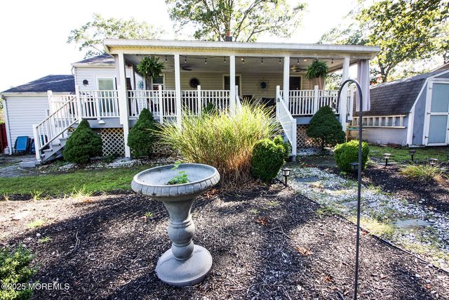 43 Darien Road, Howell, NJ 07731