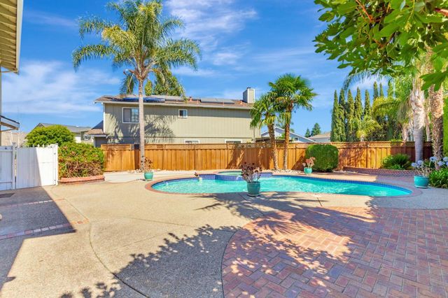 1206 Sycamore Court, Gilroy, CA 95020