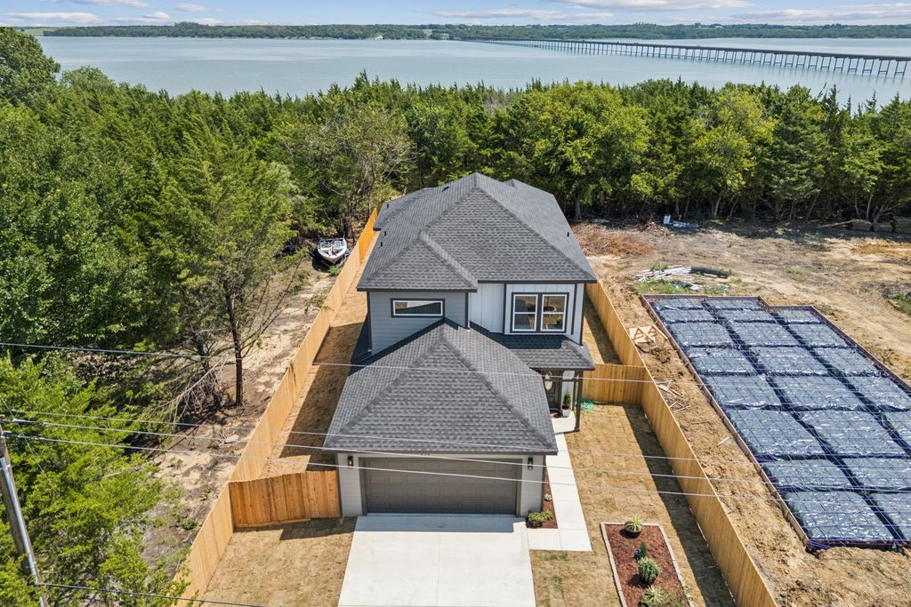 236 Hilltop Drive, Ennis, TX 75119