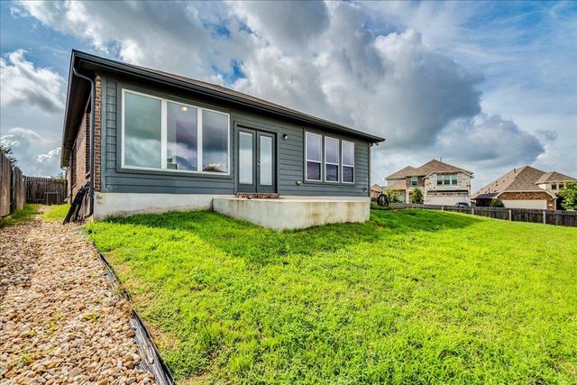 518 Algaroba LOOP, Buda, TX 78610