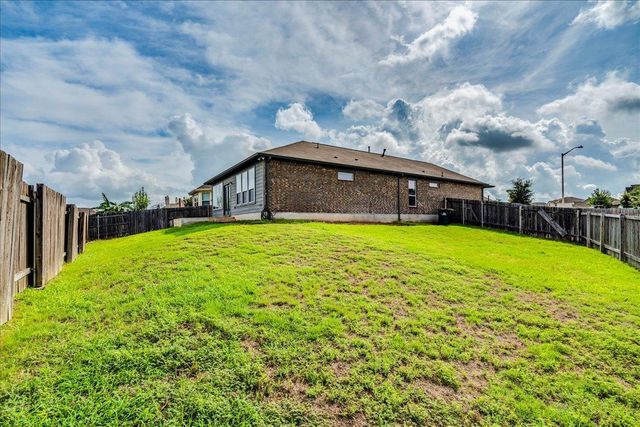 518 Algaroba LOOP, Buda, TX 78610