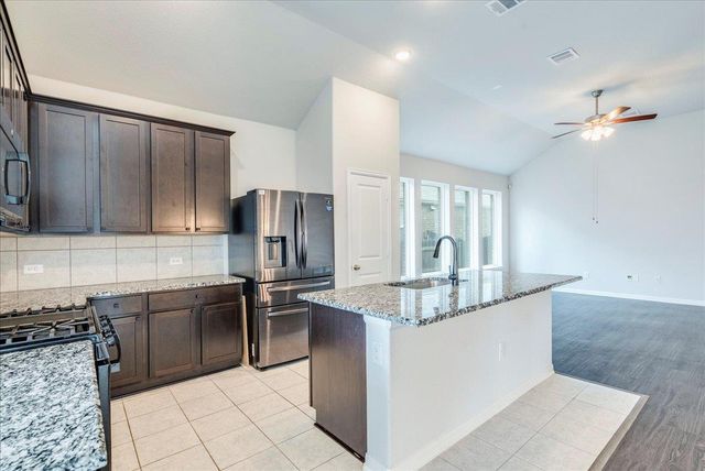518 Algaroba LOOP, Buda, TX 78610