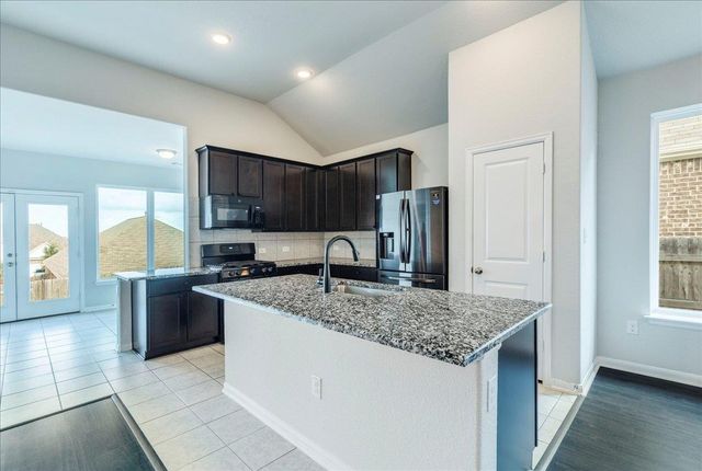 518 Algaroba LOOP, Buda, TX 78610